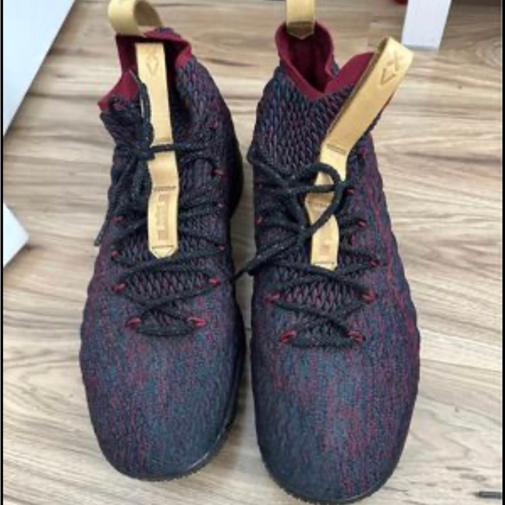Nike Lebron James 15 GS Burgundy Sneakers - Men Size 13 - in great condition!